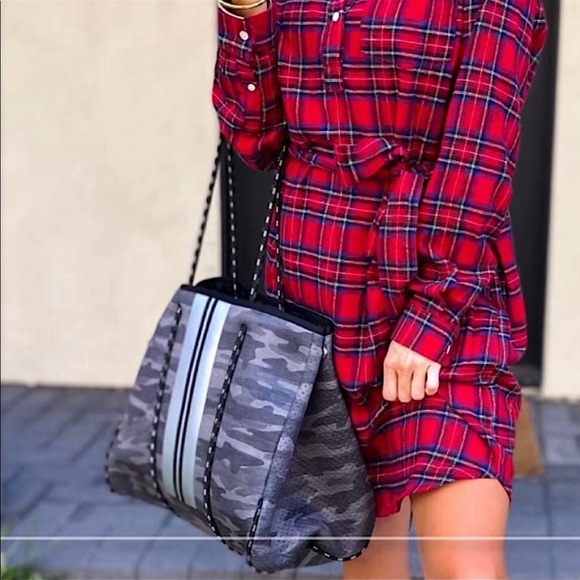 Simply Southern Neoprene Tote with Inner Zip Pouch,  Snake Print - Picture 3 of 4